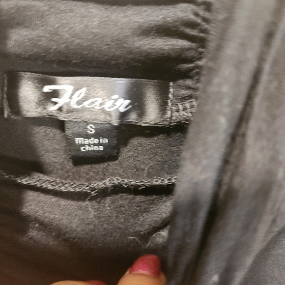 FLAIR Women's Black Turtlle Neck Long Sleeves Tshit size S NWT - Picture 2 of 9